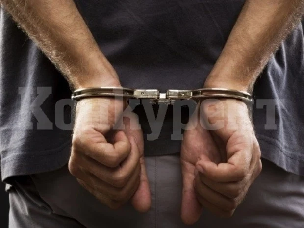 Задържаха петима заради разпространение на дрога край училищата в...