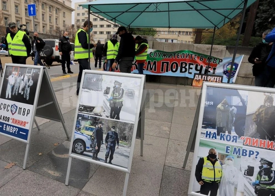 Полицаите излизат на втори национален протест