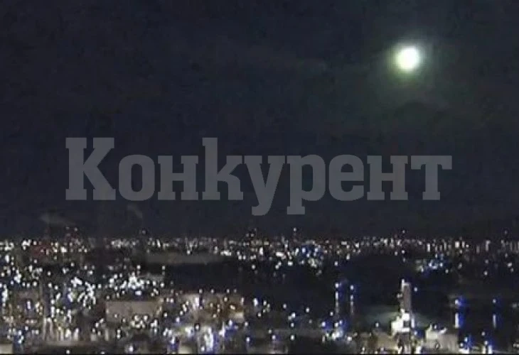 Вижте как метеорит избухна ярко в нощното небе ВИДЕО