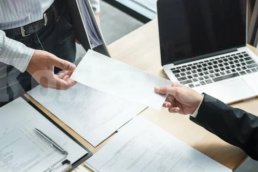 Половината фирми съкращават хора, едва за 30% няма криза