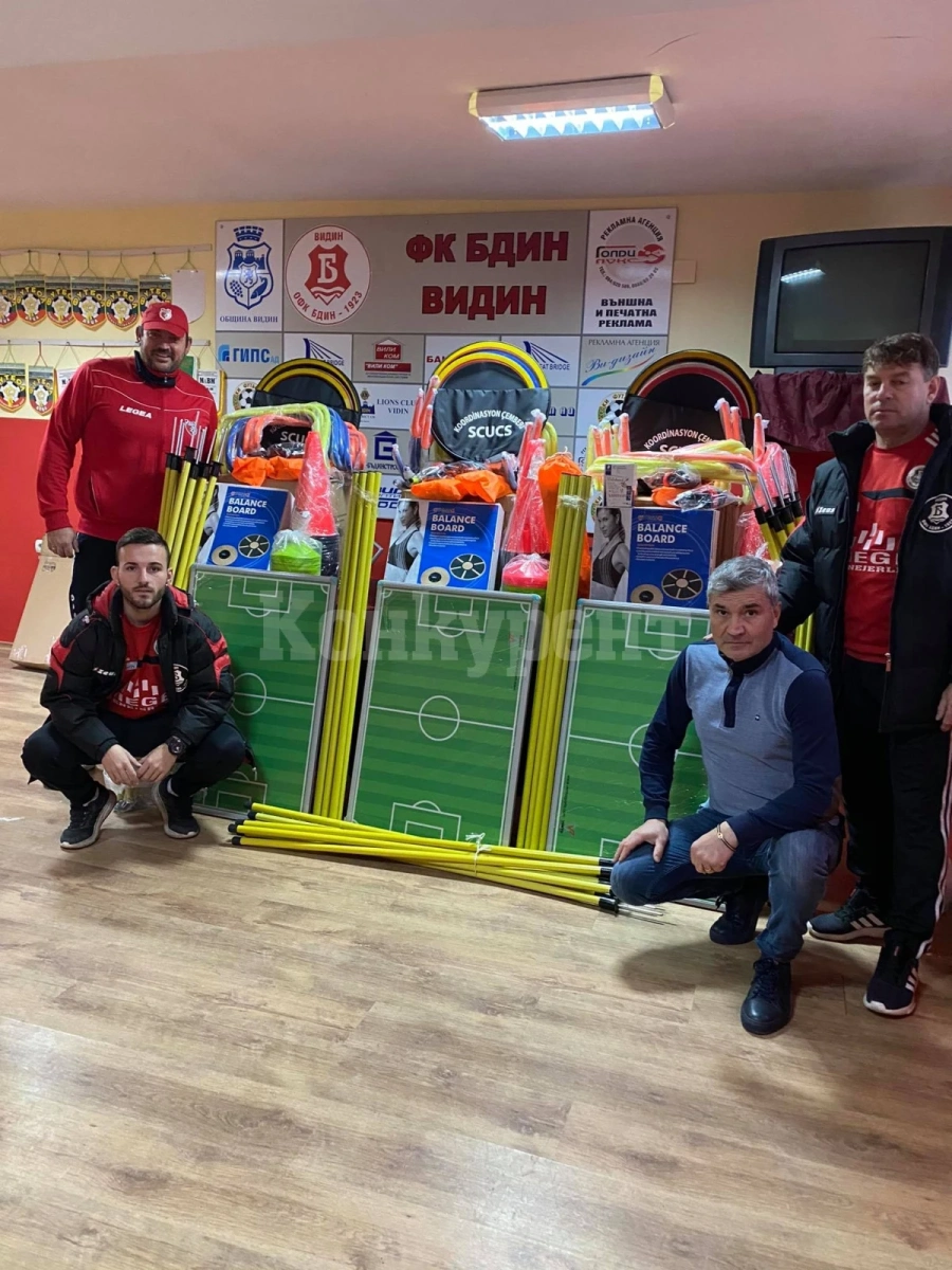 Подранила Коледа за деца от 3 школи във Видинско, даровете от БФС пристигнаха