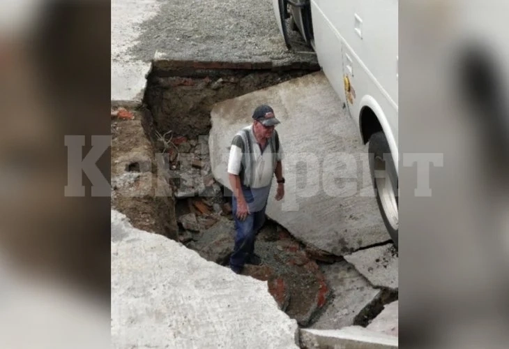 Шофьор пропадна в земята заедно с автобуса и за първи път видя тайна стая в къщата си