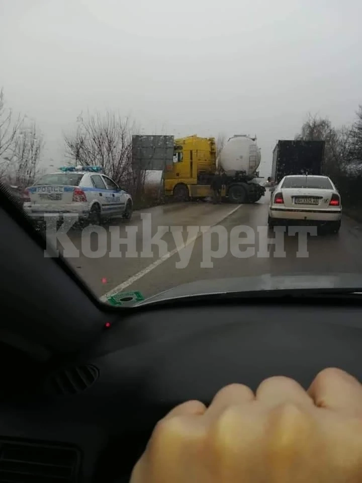 Внимание шофьори! Затруднено е движение на Е-79 край Видин