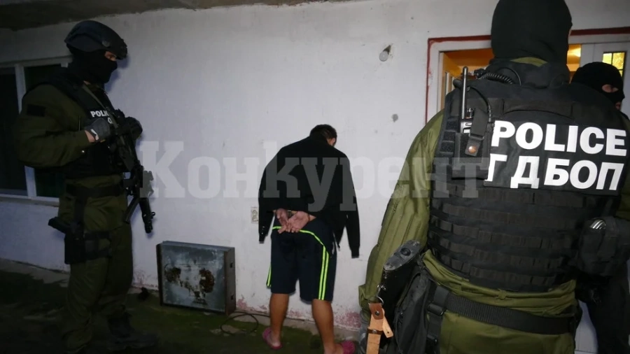 Постановиха „задържане под стража“ за мъж, осъден за трафик на мигранти в Румъния