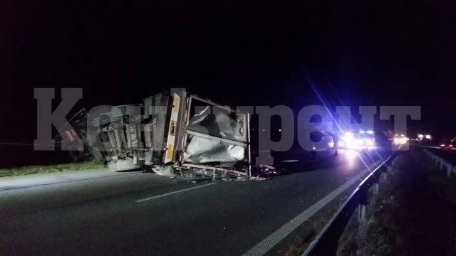 ТИР запречи движението по Е-79 при Долна Вереница