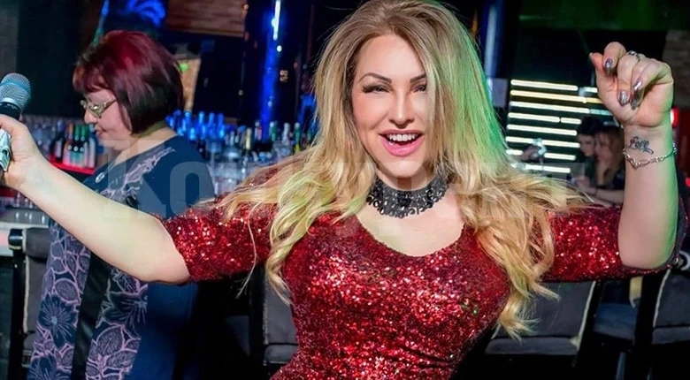 Рени къса с чалгата