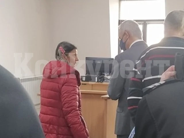 Ужилени от Александрина: Лъжеше, че още е в НОИ, давахме й пари на доверие (снимки)
