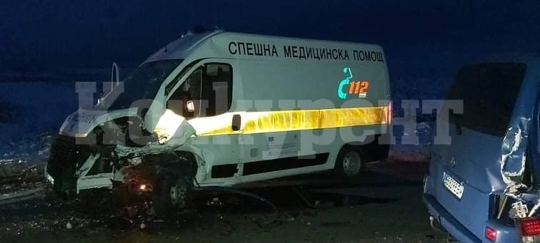 Катастрофа с линейка затвори пътя за Видин СНИМКИ