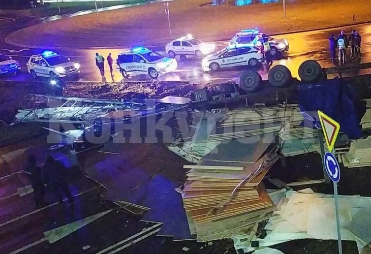 Зрелищни ВИДЕА от бруталната каскада с отвлечения ТИР в Бургас по секунди