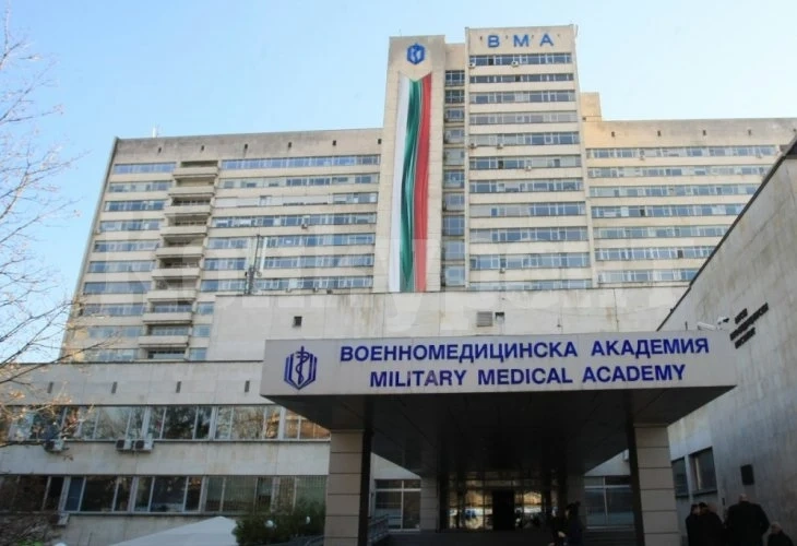 Бележка, залепена на прозореца на COVID зоната на ВМА, просълзи медиците