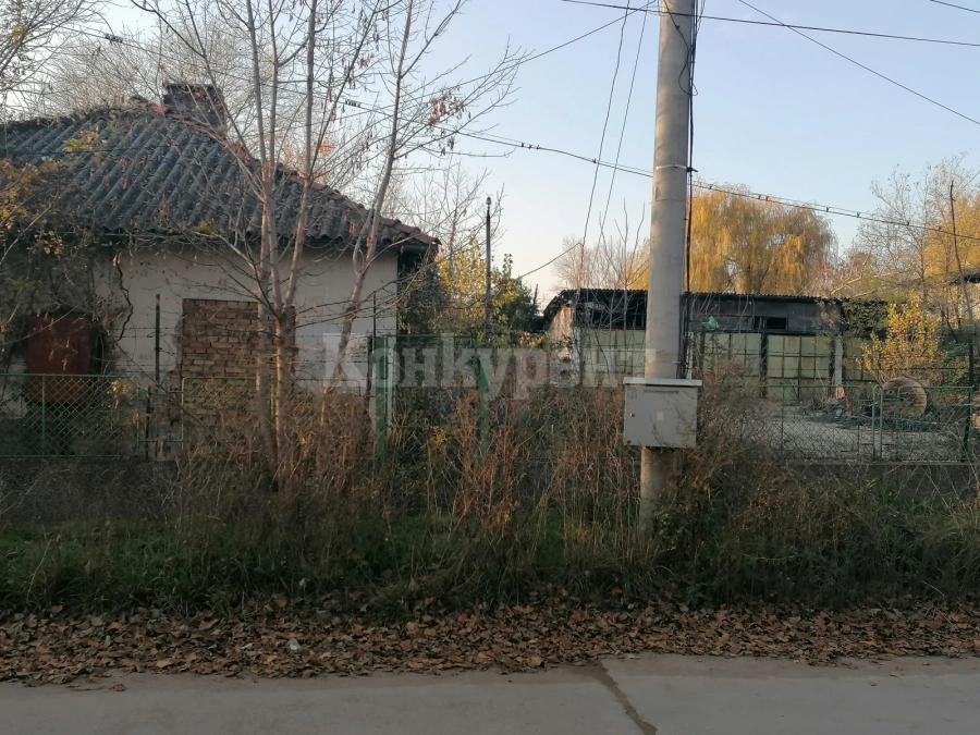Сложиха на тезгяха дворно място със складови помещения във Видин