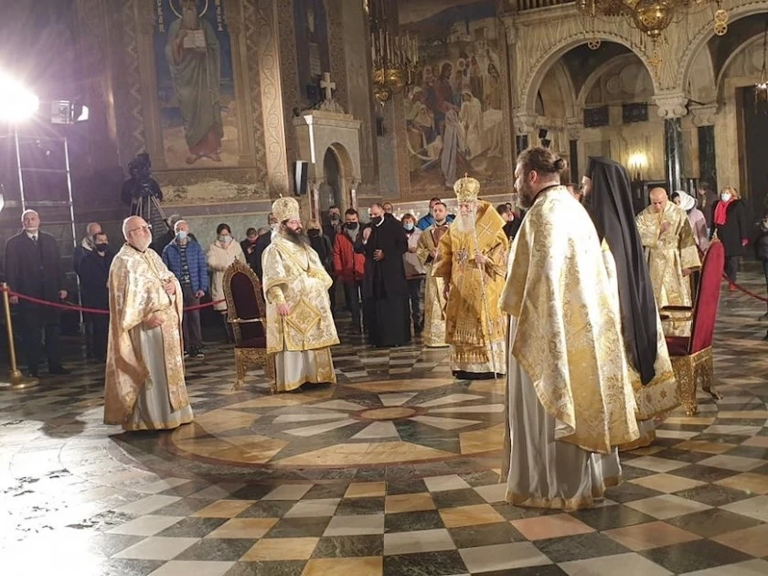 Започна Литургията за Рождество Христово в катедралния храм „Св. Александър Невски“