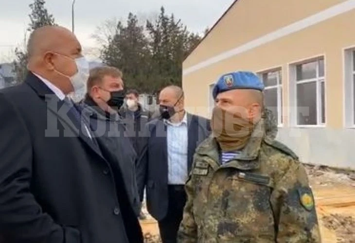 Стрелба от автомат проехтя край Борисов, Каракачанов и Ангелов НА ЖИВО
