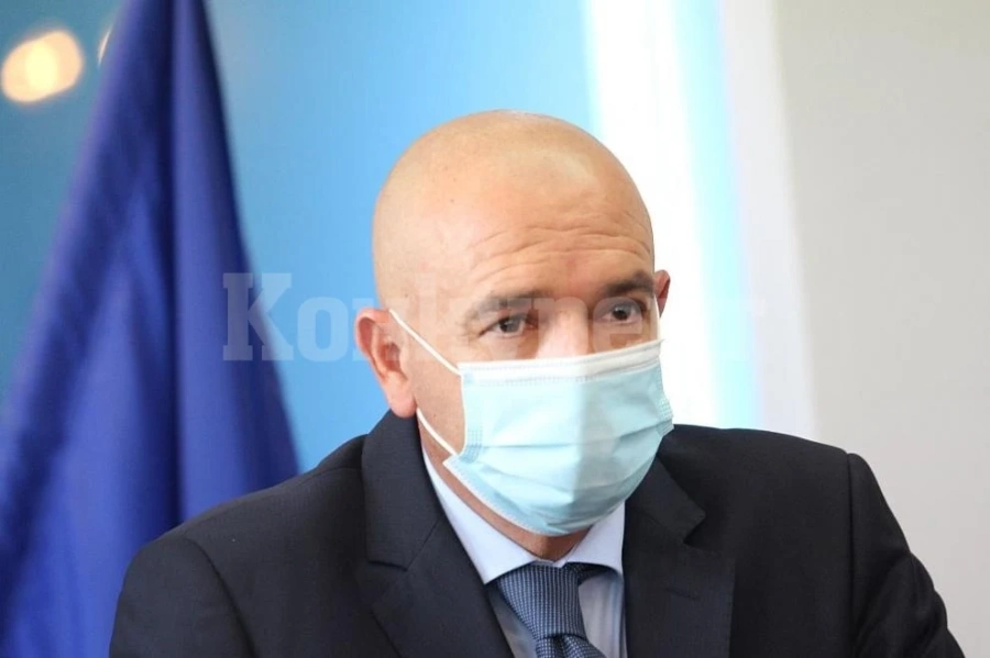 Мутафчийски ще се ваксинира първи от медиците във ВМА