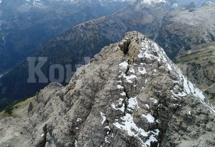Връх в Алпите се разцепи и може да се разпадне по всяко време