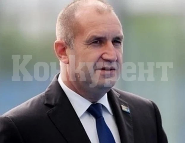 Протестиращи искат Радев да произнесе Новогодишното си обръщение на площада
