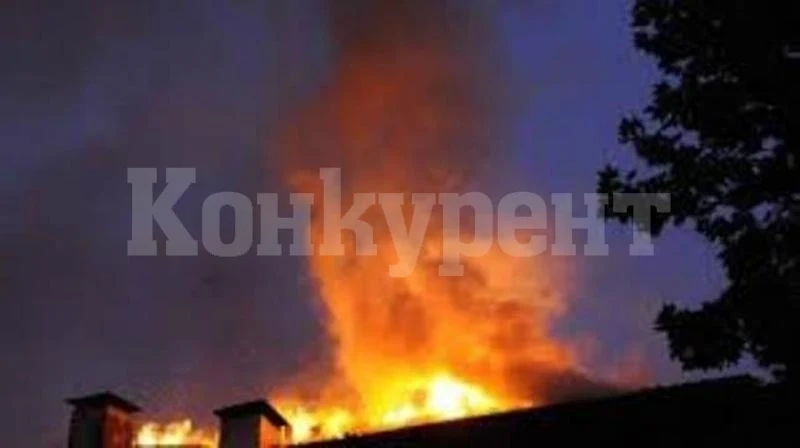 Късо съединение подпали къща