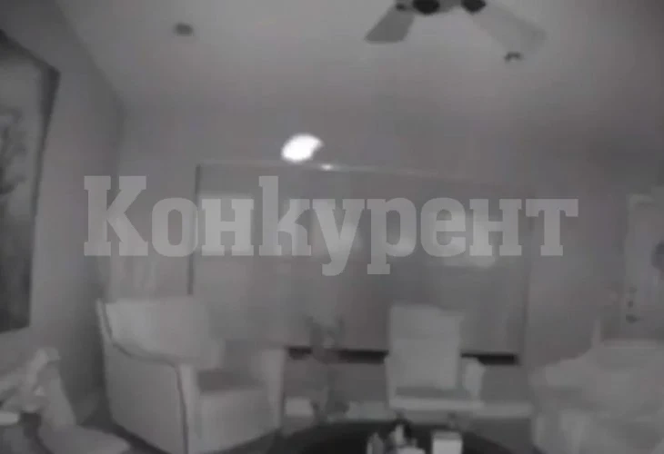 Жена изгледа ВИДЕО от камера в хола си и онемя щом видя призрака на...