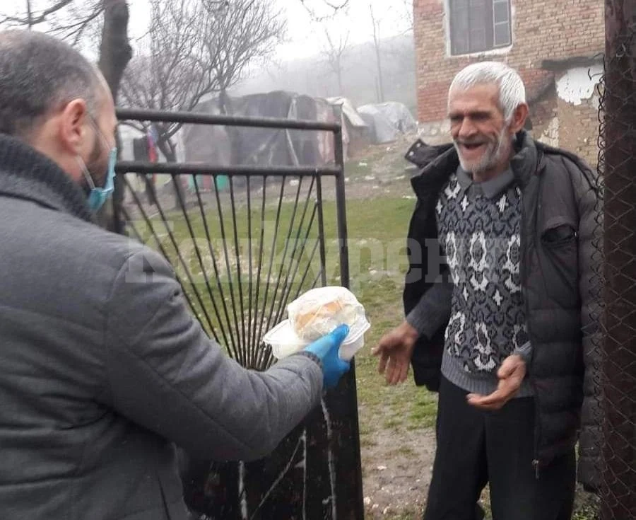 Депутат стана доброволец, раздава топъл обяд