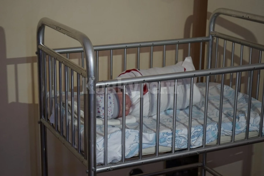Момче е първото бебе в Мездра за тази година, часове по-късно проплака и момиченце