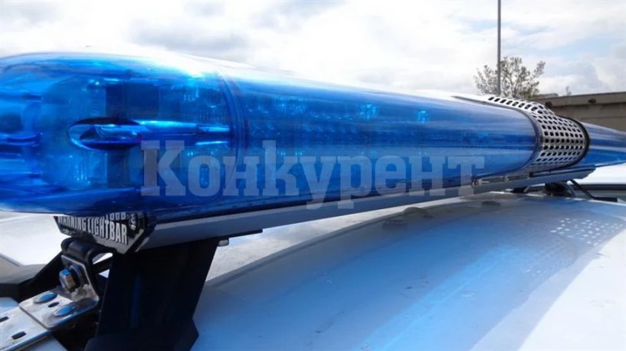 Шофьор блъсна патрулка и избяга от проверка в Сърница