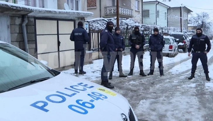 Повдигнаха обвинение на собственика на дома, в който е убито детето от Мездра