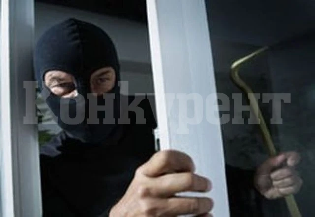 Апаши обраха къща във Владимирово