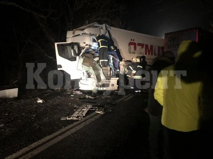 Двама тираджии са в болница след тежка катастрофа на Е-79