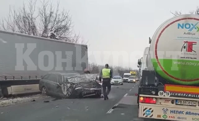 Тежка катастрофа с лека кола и ТИР блокира Е-79 край Враца СНИМКИ