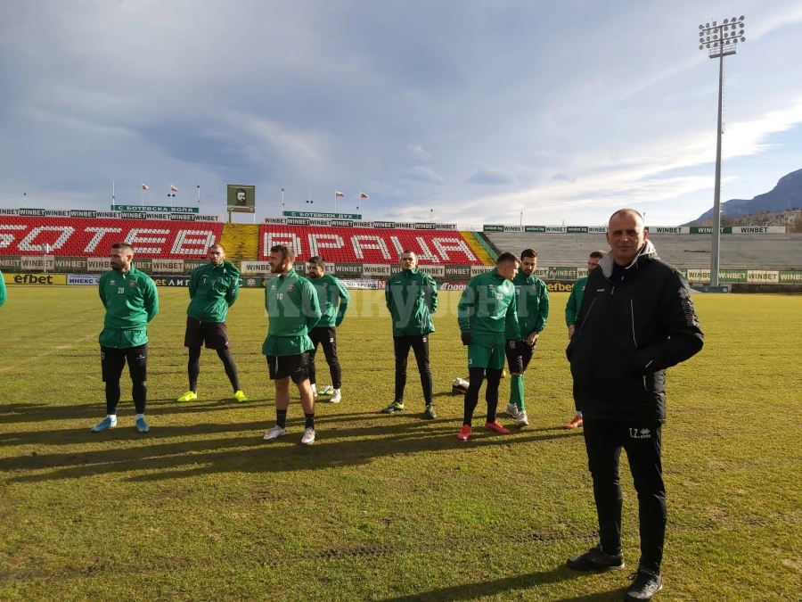 Ботев пробва още един от Кариана