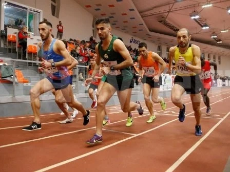 Медал и призови места за атлети от Мездра в бягането на 3000 м