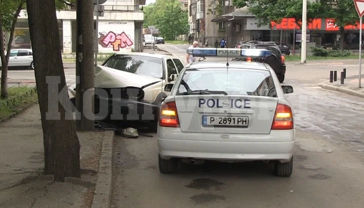 Мъртво пиян се заби в стълб с „Голф“-а си в Монтанско