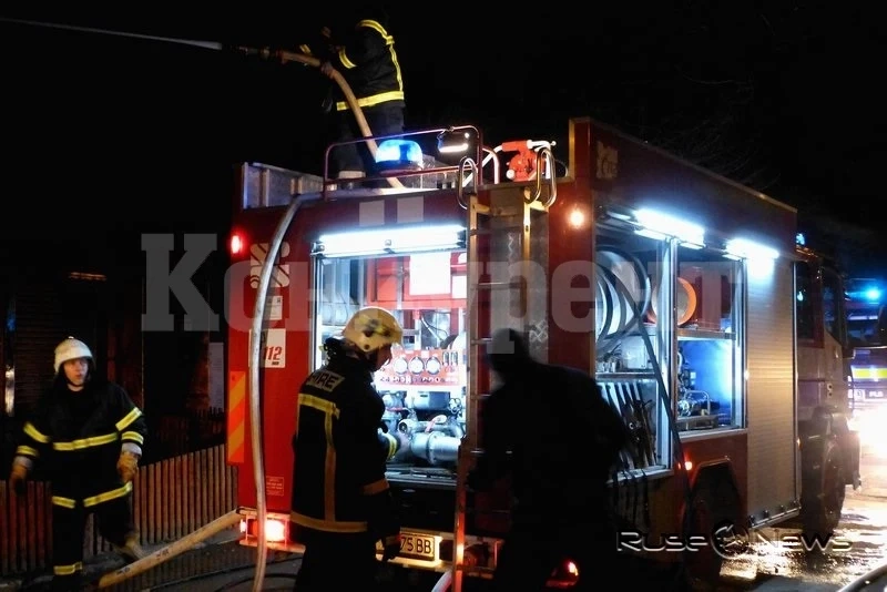 Голям пожар унищожи бояджийски цех във Видинско