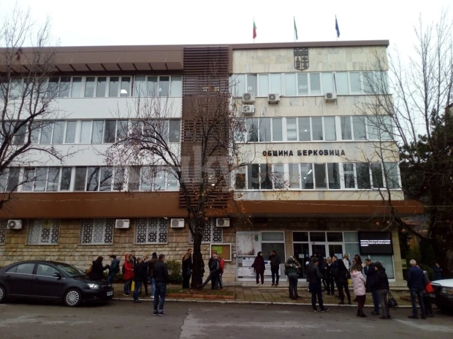В Берковица вече плащат данък сгради и такса смет