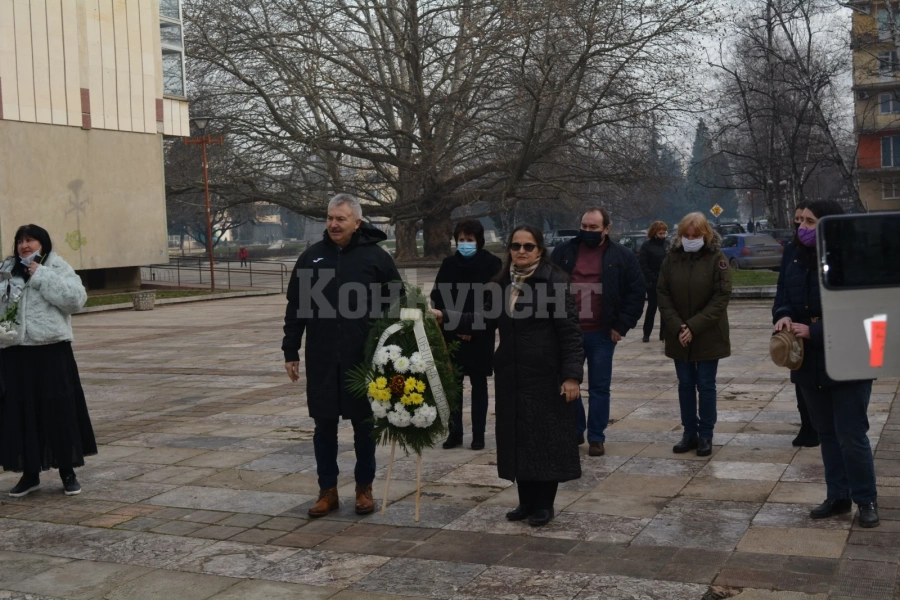В Монтана се преклониха пред паметта на Радичков СНИМКИ