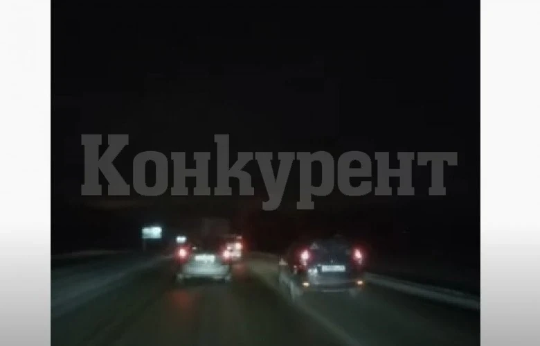 Мигновена карма застига шофьор, който иска да избегне задръстване ВИДЕО