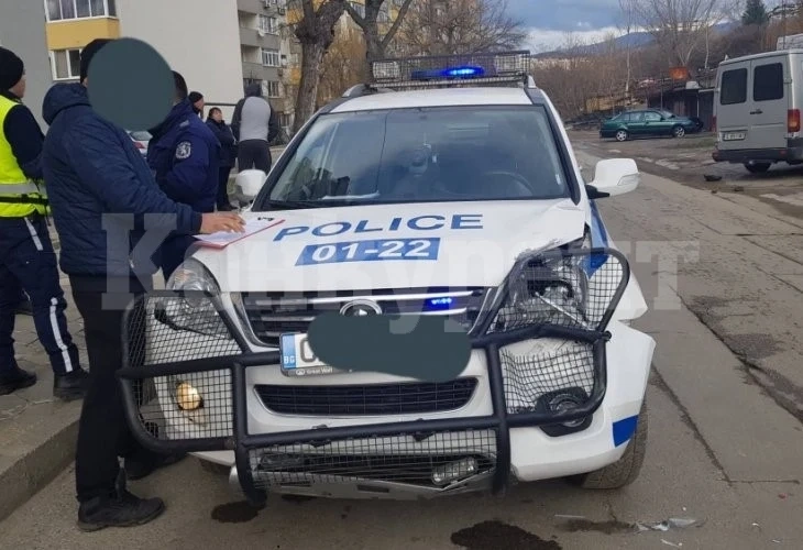 Полицейски патрул катастрофира след зрелищна гонка с джигит в Благоевград