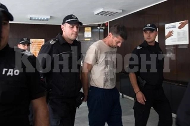 20 г. затвор за бивш футболист, наръгал 97 пъти приятел - съмнявал се, че го предал
