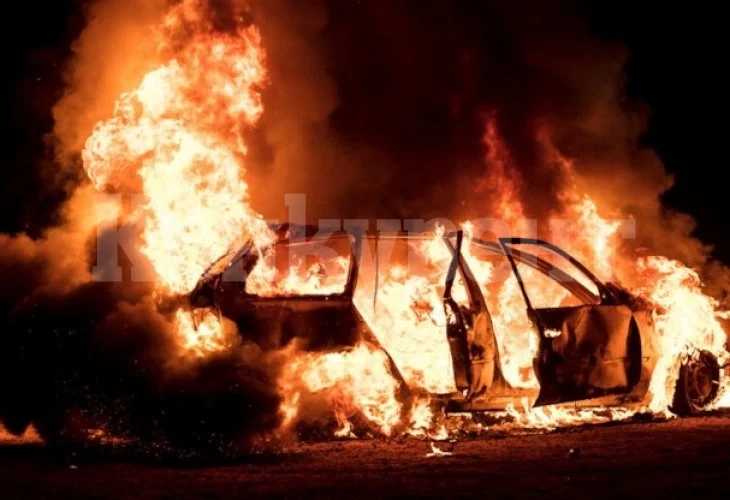 Огнена вендета: Запалиха „Ауди“ в Бяла Слатина