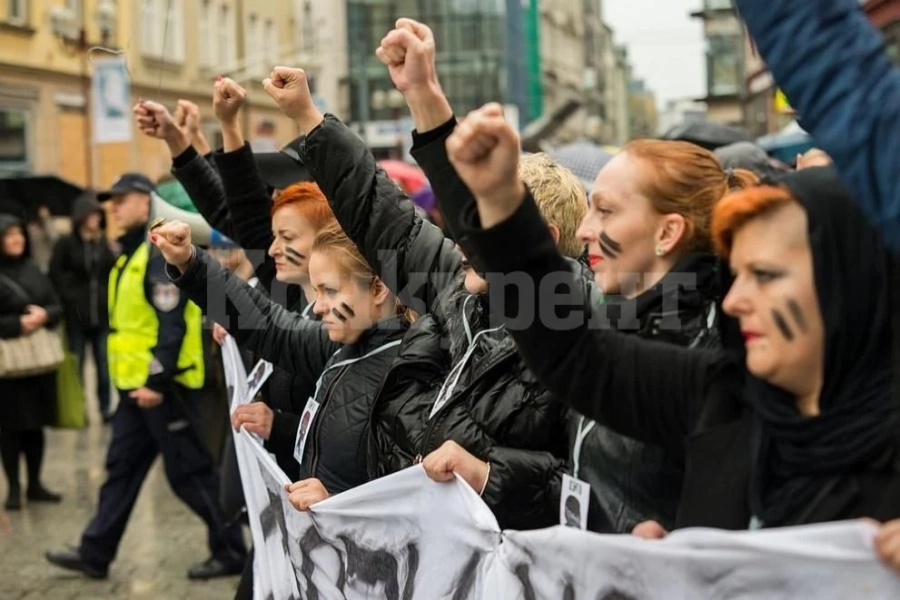 Четиринайсет души бяха задържани в Полша след протест във връзка с абортите