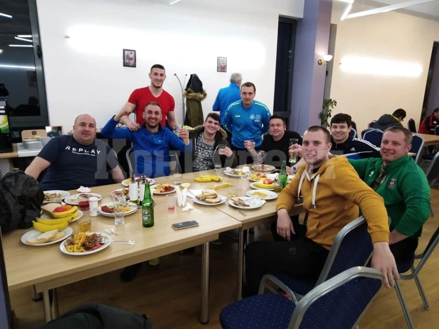 Артистичната трупа на Сандо е хитът в Панагюрище, изпълни ли шефът обещанието си