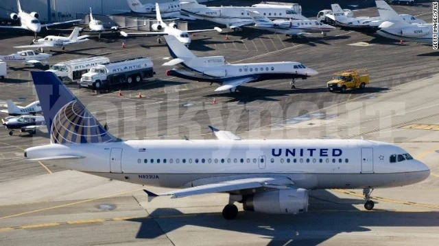 United Airlines изпраща 14 000 служители в принудителен отпуск