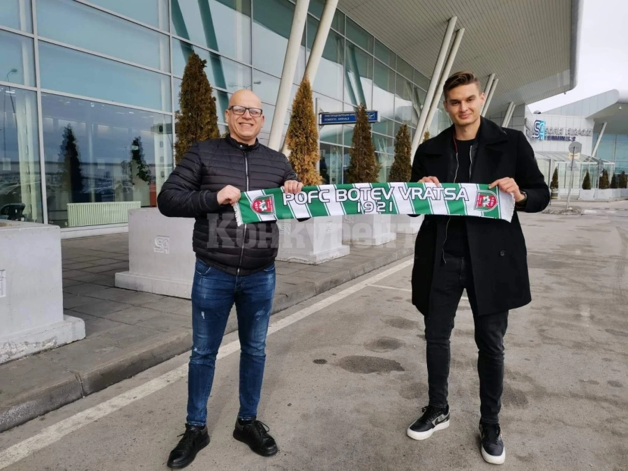 Шефът на Ботев срещна новия централен нападател СНИМКА