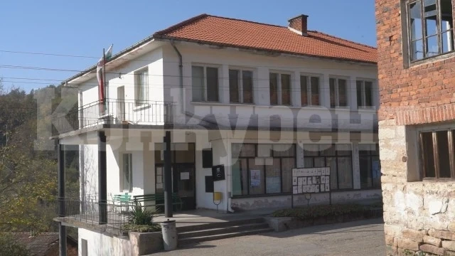 Жена пое управлението на село Еловица