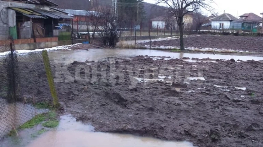 В село Ботуня чакат помощ след наводеннието