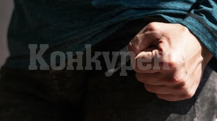 Агресия между деца: Двама младежи блъскат и ритат 14-годишно момче (ВИДЕО)