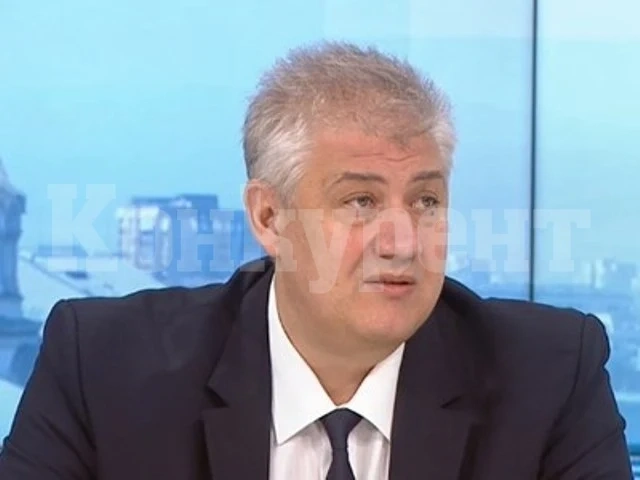 Проф. Балтов: Ако рязко нараснат заразените, ще се въведат ограничения