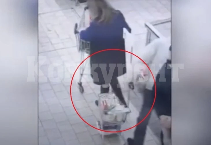 Ето как перверзникът от Бургас снимал под полите на млади жени в хипермаркет ВИДЕО 18+