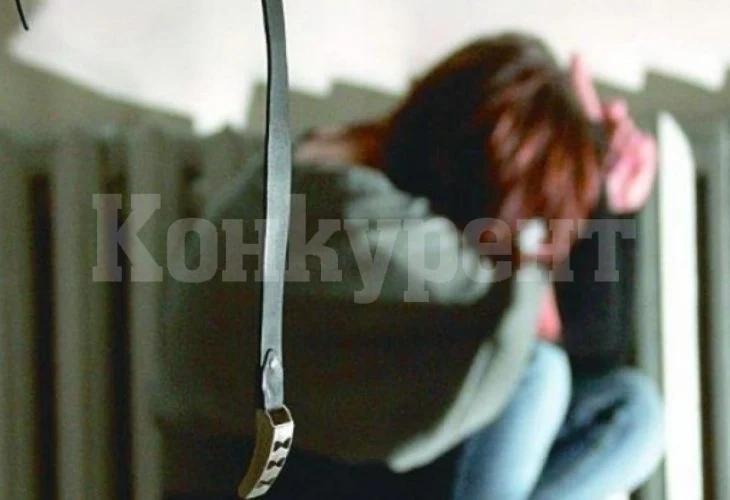 Насилие в Дупница: Пастрок наказва дете на колене върху капачки и бой с колан