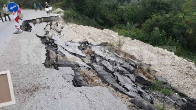 Свлачище оставя село без обществен транспорт